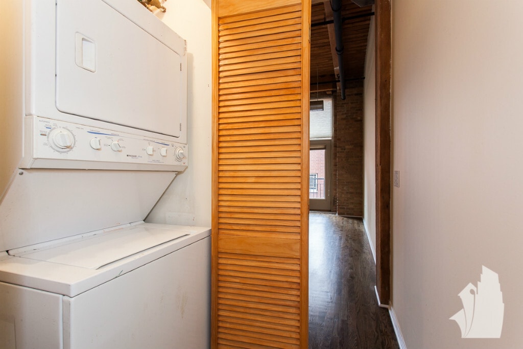 Building Photo - 1500 W Monroe St