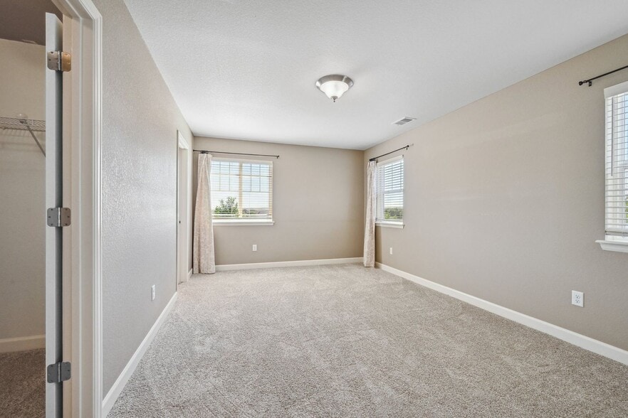 Building Photo - 917 Old Wagon Trail Cir