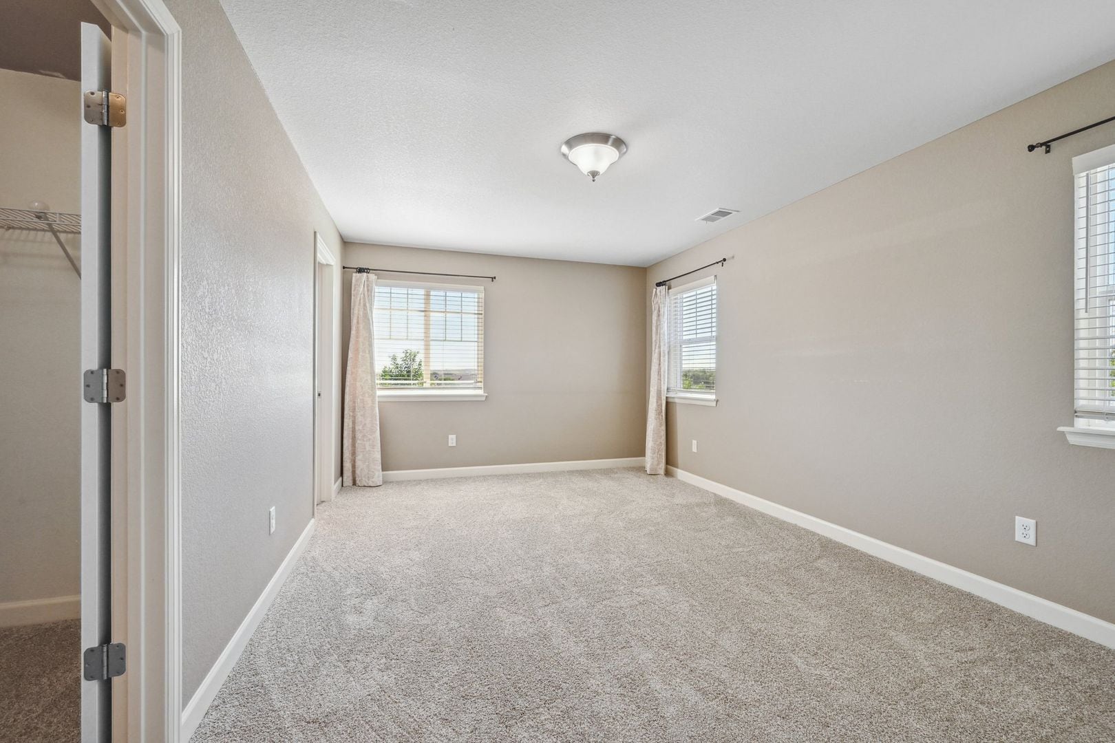 Building Photo - 917 Old Wagon Trail Cir