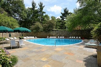 Building Photo - 4000 Tunlaw Rd NW