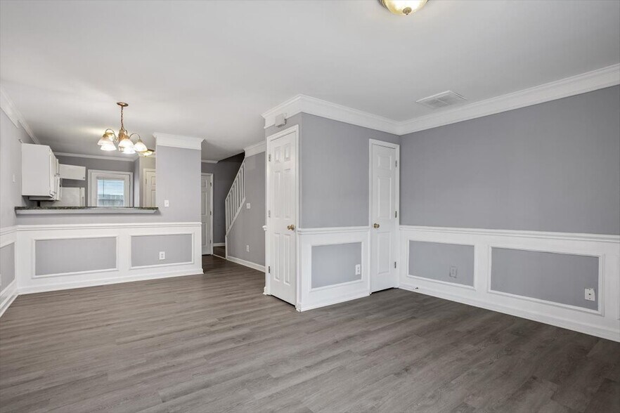 Building Photo - 17 Cheltenham Dr