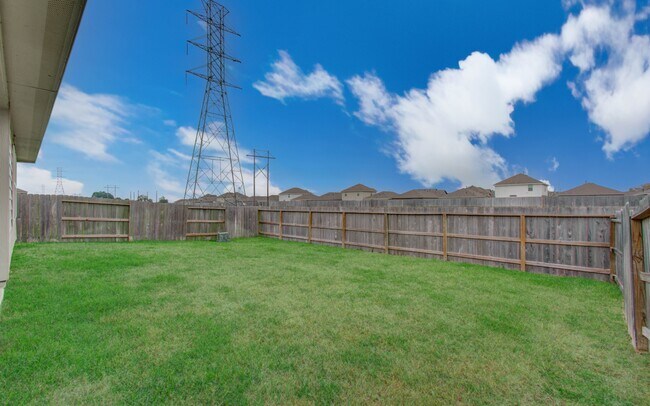 Building Photo - 9211 Redwood Br Dr