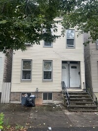 Building Photo - 684 State St