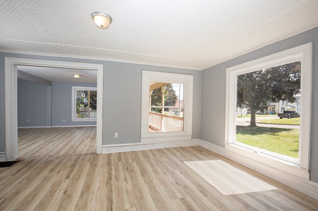 Building Photo - 399 S Division St