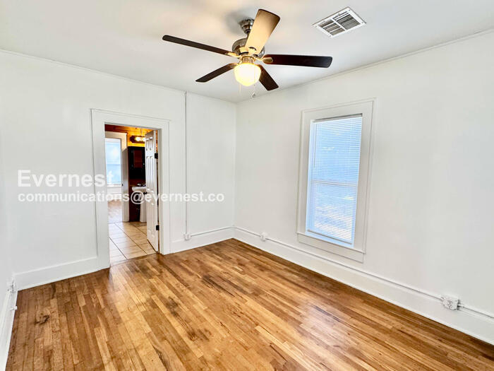 Building Photo - 1516 W Bowen Pl