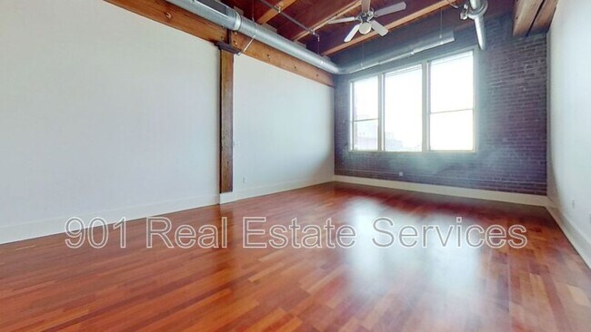 Building Photo - 420 S Front St