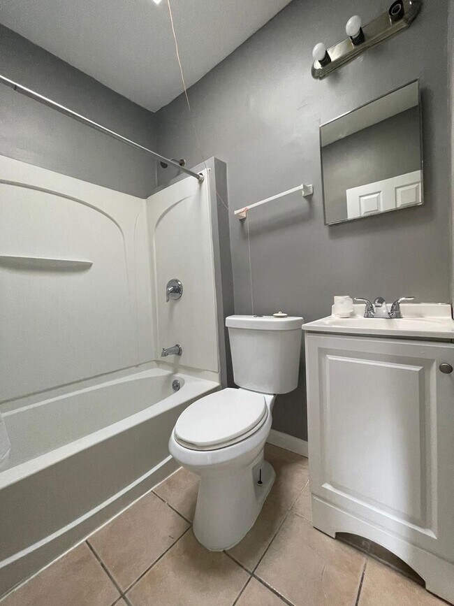 Building Photo - 3 Bedroom Home with Porch, Fenced Yard, and Water Included on Barclay Street