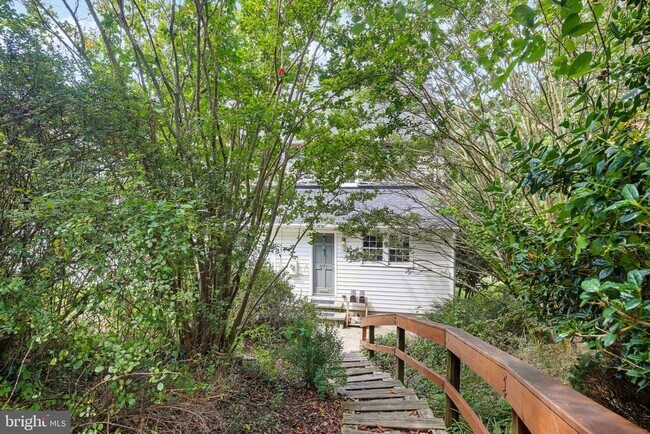 Building Photo - 871 Oella Ave