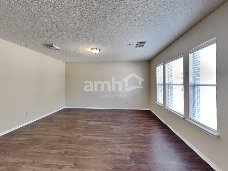 Building Photo - 438 Terra Cotta