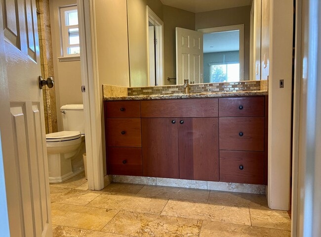 Building Photo - Largest of the very popular Kay floor plan...