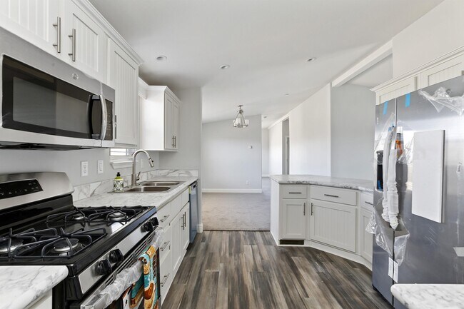 Building Photo - 60661 Chalet Dr