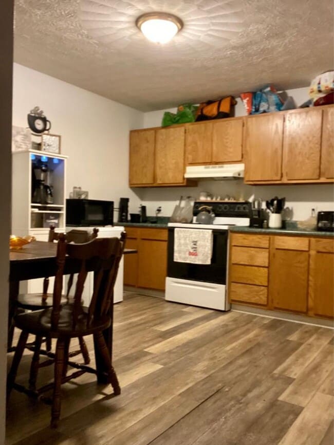 Building Photo - 2 bedroom in Ona WV 25545