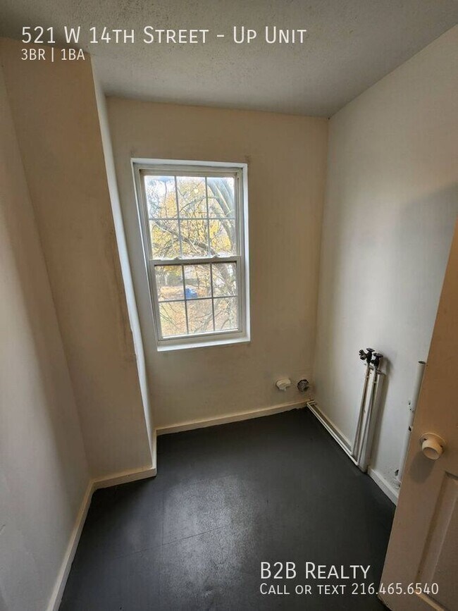 Building Photo - 521 W 14th St