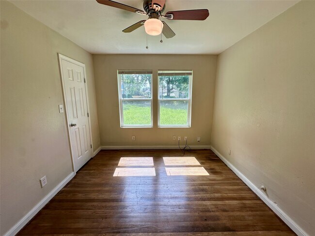 Building Photo - 6 E Southlawn Ave