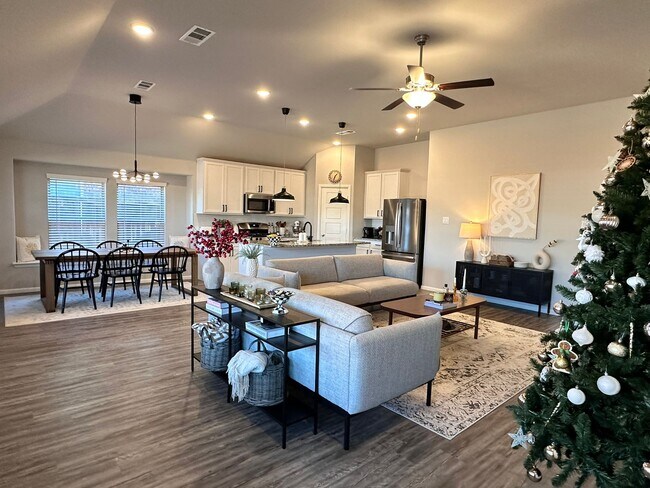 Building Photo - 1104 Magpie Lane