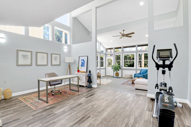 Building Photo - Completely Remodeled Cottage - Moss Creek