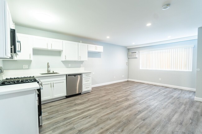 Interior Photo - 226 South Serrano