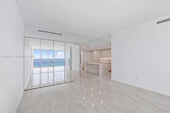 Building Photo - 100 South Pointe Dr