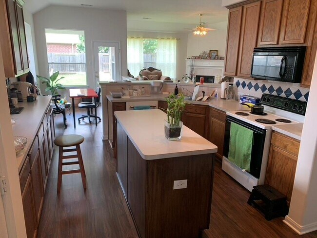 Building Photo - 18326 Hollow Branch Ct