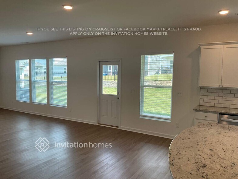 Building Photo - 3802 Lantern Ln