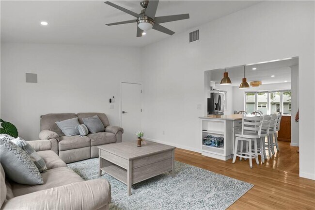 Building Photo - 12 Granada Ter