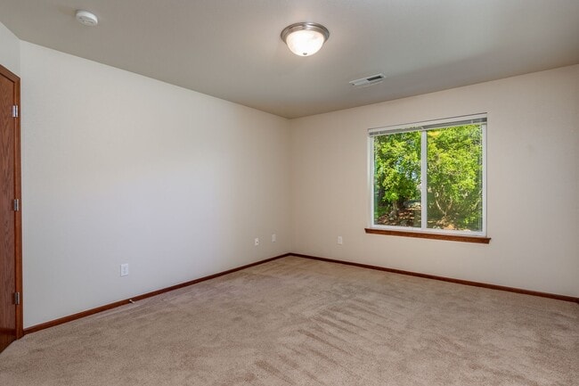 Building Photo - 2 Bed 2 Bath Home - 55+ Community Only