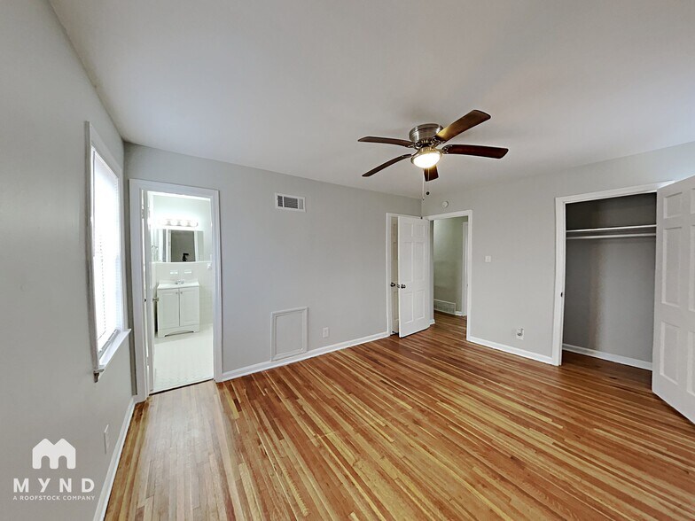 Building Photo - 3281 Whitney Ave