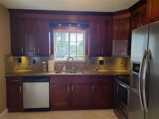 Building Photo - 1427 SW 48th Terrace