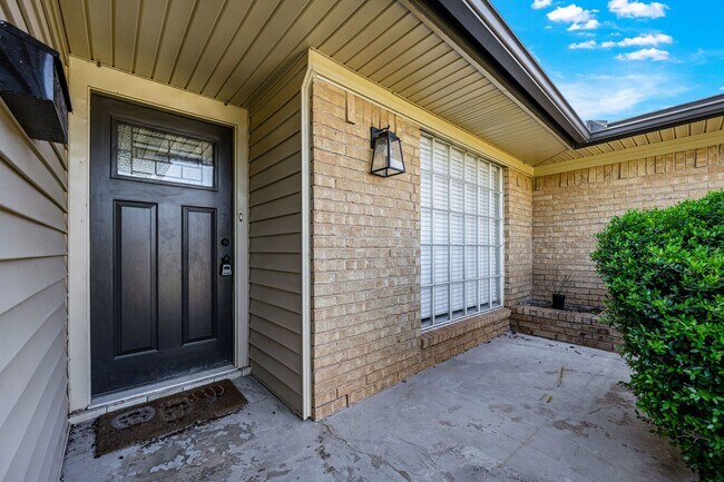 Building Photo - Remodeled
