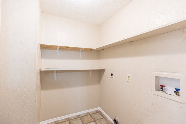 Building Photo - 9524 Quail Village Ln