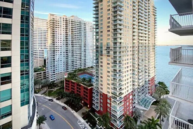 Building Photo - 1200 Brickell Bay Dr