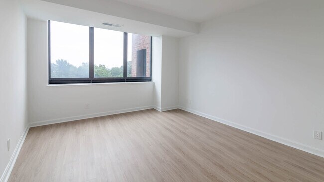 Bedroom with Hard Surface Flooring - Crystal Place