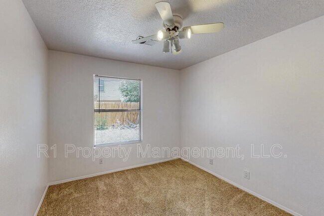 Building Photo - 1729 Chamisa Rd NE