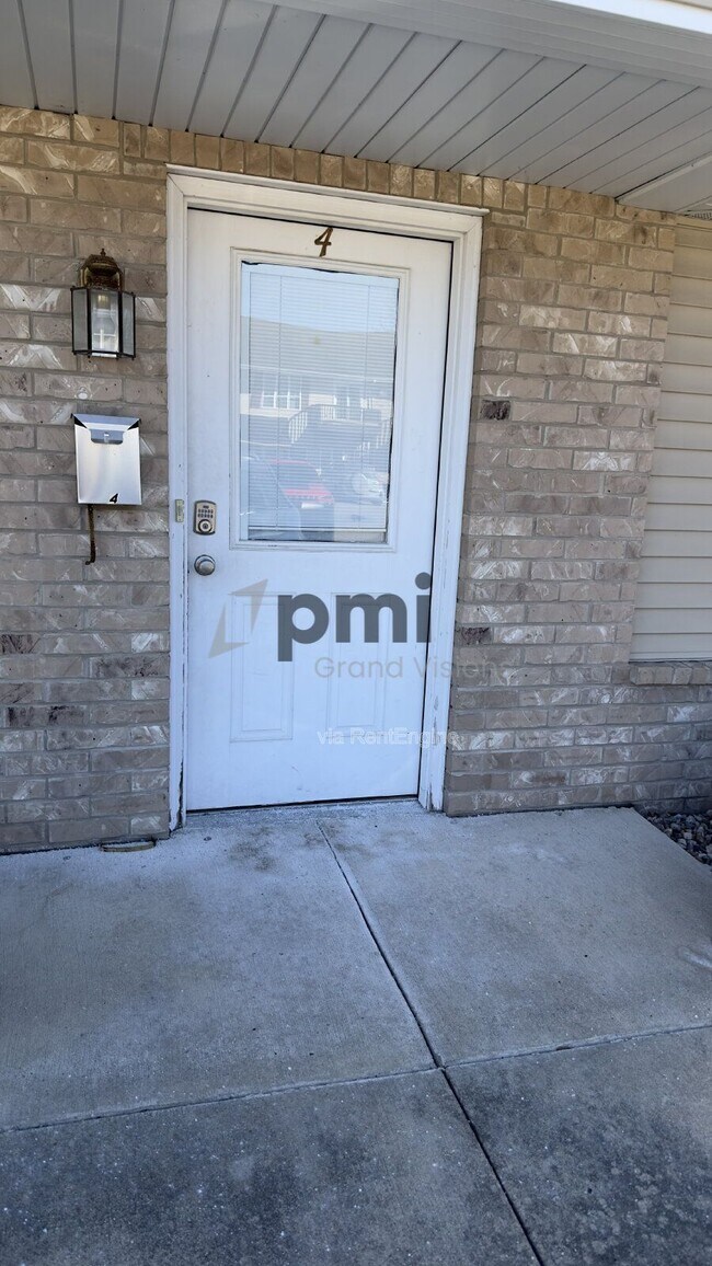 Building Photo - 1308 Arthur Ave