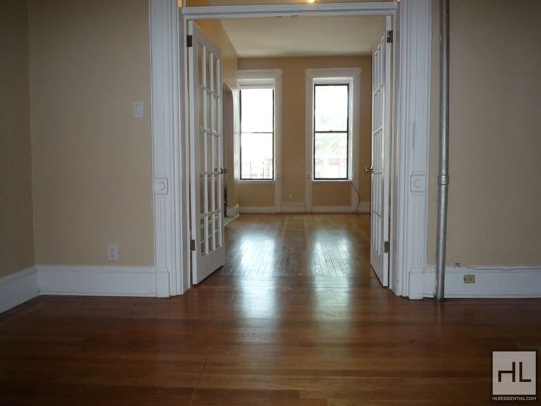 Building Photo - BEDFORD AVENUE / Spacious 1-Bed 1-Bath