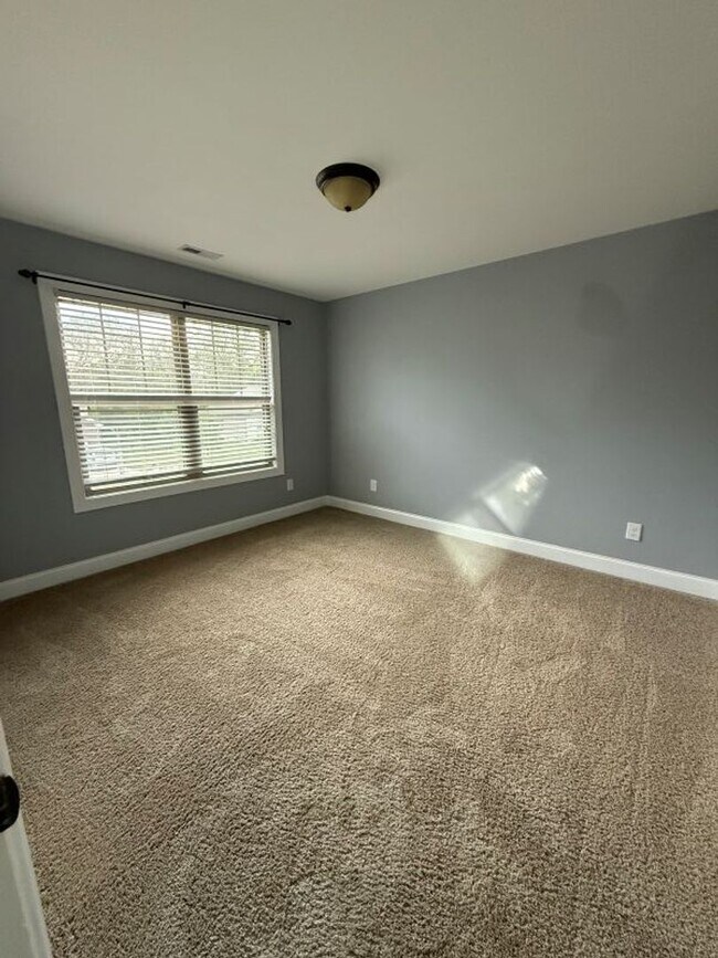 Building Photo - 3 Bedroom 3 Bath Pool Home in Columbia off...