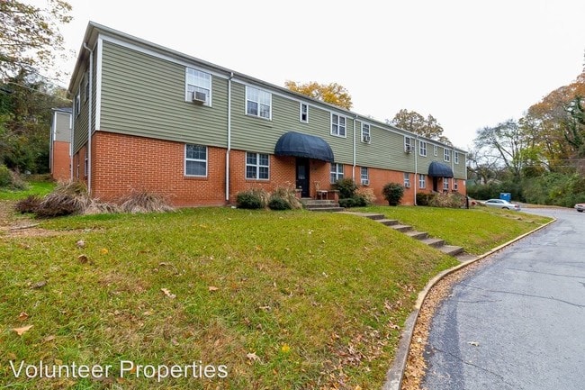 Building Photo - 3301 Pinewood Ave