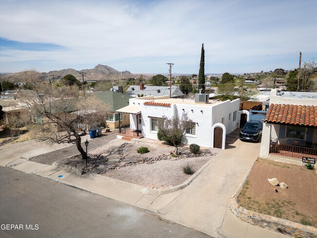 Building Photo - 1211 Mesita Dr