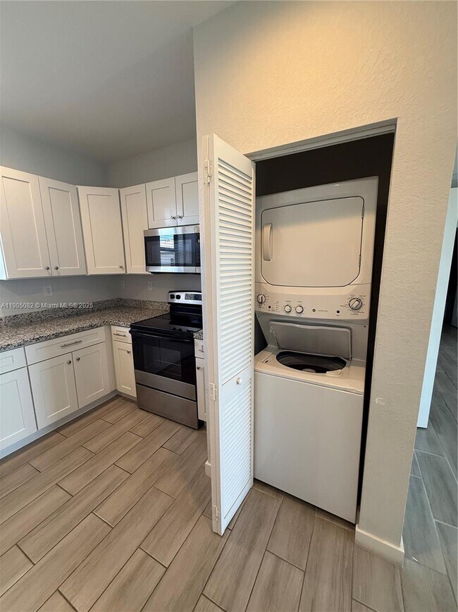 Building Photo - 24940 SW 134th Ave