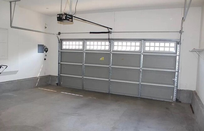 Building Photo - Charming 3-Bedroom Home with Covered Patio and Modern Upgrades