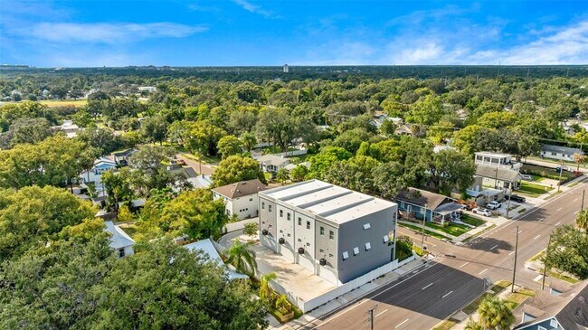 Building Photo - 102 W Adalee St