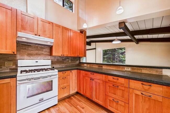 Building Photo - 2910 Greenbriar Ln