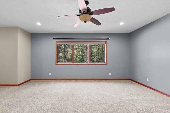 Building Photo - 6 Bed 4 Bath Daylight Rancher on Acreage in Mead School District.  Absolutely Gorgeous