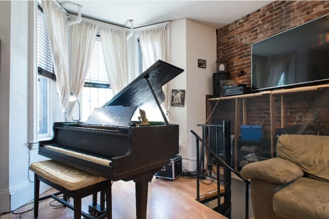Primary Photo - 29 Beech Glen St