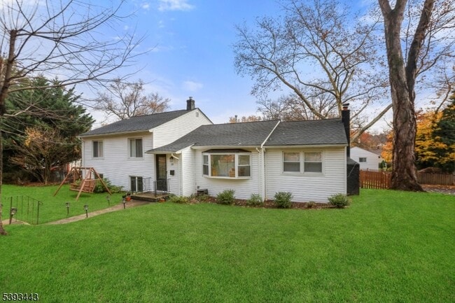 Building Photo - 214 S Valley Rd