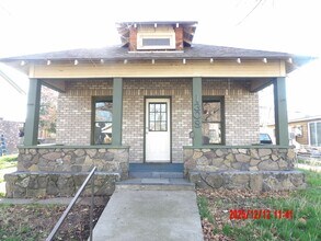 Building Photo - 2 Full Bedroom House with TWO BONUS rooms!