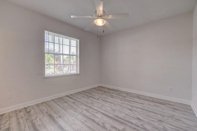 Building Photo - 8028 Plantation Lakes Dr