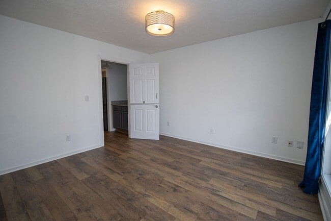 Building Photo - Beautiful 3BR/2.5BA Home with Fenced Yard, Granite Kitchen & Neighborhood Pool