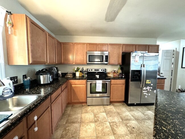 Building Photo - An adorable home within the City!