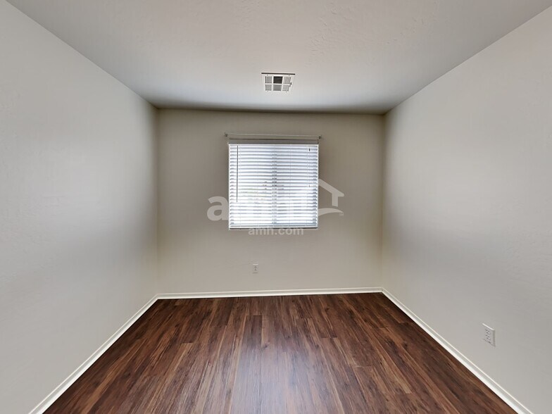 Building Photo - 15139 N 173rd Ln